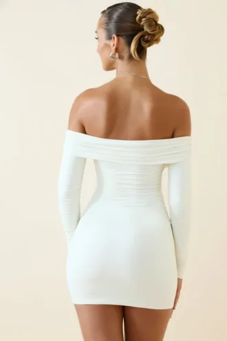 Rosanna off-shoulder minijurk met ruches in vanille