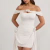 Roselle minijurk met bloemendetails, off-shoulder en gerimpelde bodycon in ivoor