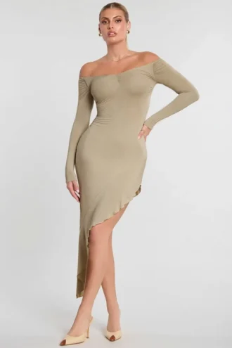 Roxana maxi-jurk met lange mouwen en schouderloze pasvorm van een modal-kasjmiermix in taupe