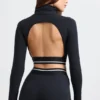 Rugloze crop top met col en lange mouwen in zwart