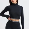 Rugloze crop top met col en lange mouwen in zwart