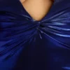 Safiya avondjurk met lange mouwen van metallic jersey in elektrisch blauw