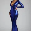 Safiya avondjurk met lange mouwen van metallic jersey in elektrisch blauw