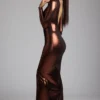 Safiya avondjurk met lange mouwen van metallic jersey in koperbrons
