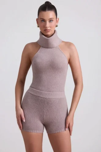 Sakari geribbelde coltrui met open rug in taupe