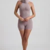 Sakari geribbelde coltrui met open rug in taupe