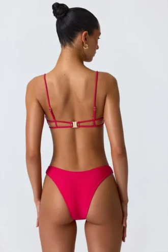 Sanibel bikinitop met kettingversiering en uitsnijdingen in frambozenroze
