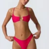 Sanibel bikinitop met kettingversiering en uitsnijdingen in frambozenroze