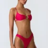 Sanibel bikinitop met kettingversiering en uitsnijdingen in frambozenroze