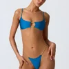 Sanibel bikinitop met kettingversiering en uitsnijdingen in Ocean Blue
