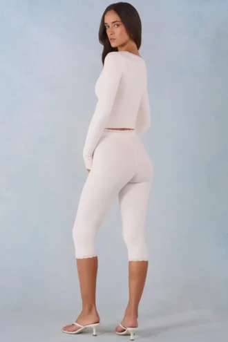 Selene gebreide capribroek met middelhoge taille in ivoor