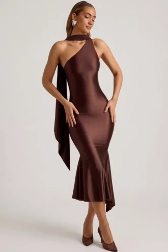 Shaya asymmetrische midi-jurk met sjaaldetail in chocoladebruin