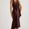 Shaya asymmetrische midi-jurk met sjaaldetail in chocoladebruin