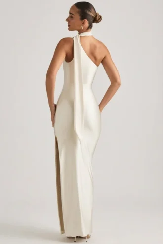 Sheril asymmetrische maxi-jurk met sjaaldetail in ivoor