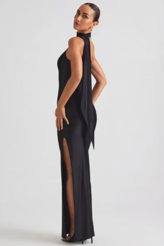 Sheril asymmetrische maxi-jurk met sjaaldetail in zwart
