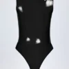 Siana glanzende vinyl body met diepe halslijn in zwart