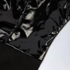 Siana glanzende vinyl body met diepe halslijn in zwart