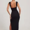 Sloane maxi-jurk met hoge split en diepe halslijn in zwart