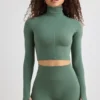 Soft Active coltrui crop top in kaki