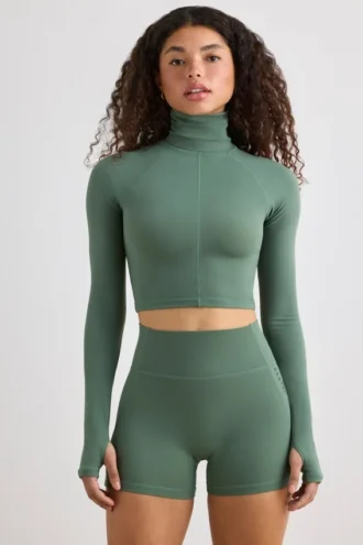 Soft Active coltrui crop top in kaki