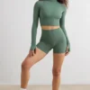 Soft Active coltrui crop top in kaki