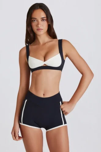 Soft Active Contrast minishort in zwart