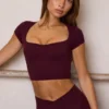 Soft Active crop top met sweetheart-hals in bordeauxrood