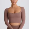 Soft Active crop top met sweetheart-hals in mokka