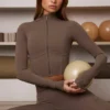 Soft Active cropped jas met ritssluiting in Cocoa