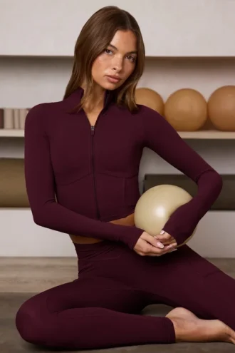 Soft Active cropped jasje met ritssluiting in bordeauxrood