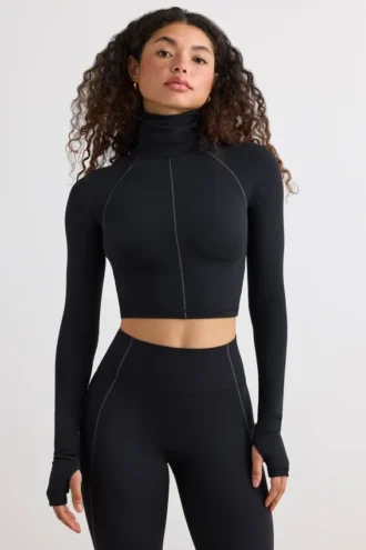 Soft Active cropped top met col in zwart