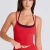 Soft Active gelaagde cropped tanktop in aardbeirood