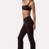 Soft Active gerimpelde broek met wijde pijpen in espresso