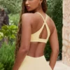 Soft Active sportbeha met gekruiste bandjes in Lemon