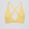 Soft Active sportbeha met gekruiste bandjes in Lemon