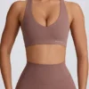 Soft Active sportbeha met V-hals in Mocha