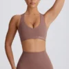Soft Active sportbeha met V-hals in Mocha