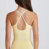Soft Active tanktop met gekruiste bandjes in Lemon