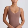Soft Active tanktop met V-hals in mokka