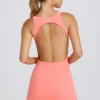 Soft Active tennisjurk met open rug in koraal