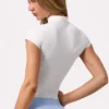Soft Active-top met kwartritssluiting in Milk