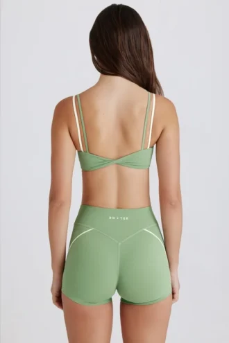 Soft Active Twist-Front minishort in groen