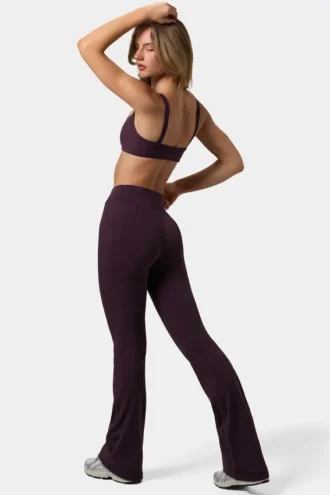 Soft Active uitlopende broek met ruches in Plum