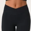 Soft Active V-hals flared legging in zwart