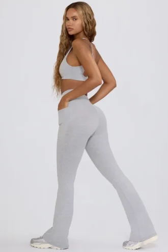 Soft Active V-taille legging met zakken en uitlopende pijpen in grijs