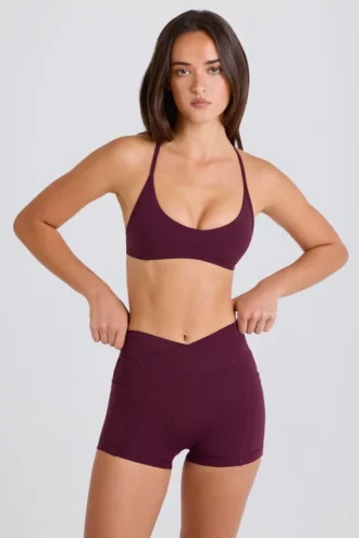 Soft Active V-taille minishort met zakken in bordeauxrood