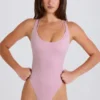 Stretch katoenen jersey body met gelaagde kruisbandjes in mauve