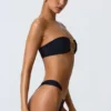 Sunny Isles versierde bandeau-bikinitop met uitsnijdingen in zwart