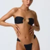 Sunny Isles versierde bandeau-bikinitop met uitsnijdingen in zwart