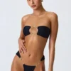 Sunny Isles versierde bandeau-bikinitop met uitsnijdingen in zwart